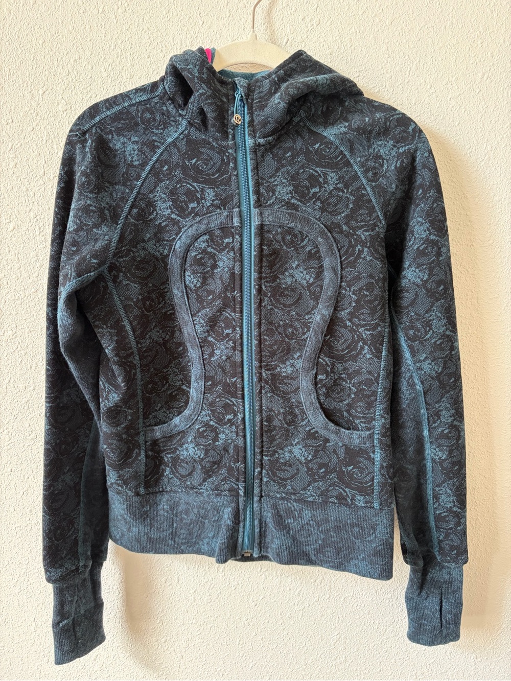 Lululemon Scuba Hoodie Stretch Rose Herringbone Printed Alberta Lake Black